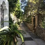 Guya Капри