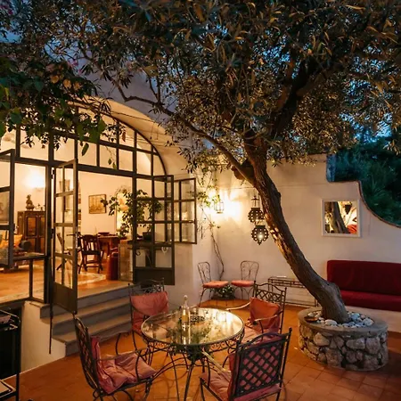 فيلة Guya كابري